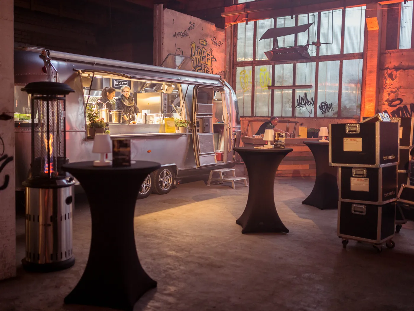 Foodtruck im Industrie-Ambiente